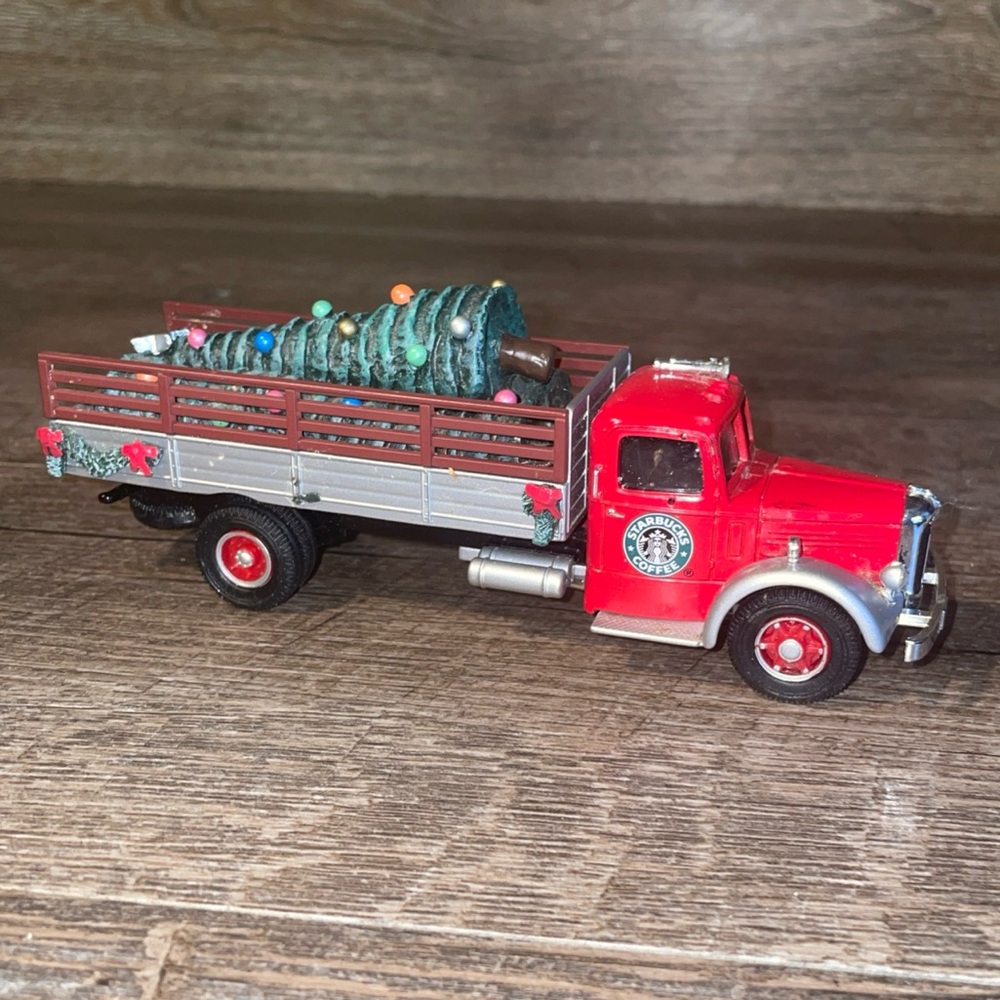 Corgi Starbucks 1/50 Die-Cast Vintage Mack LJ Truck Christmas Tree Holiday 2003